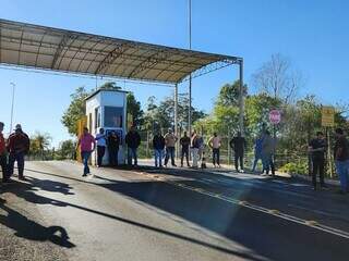 Paralisa&ccedil;&atilde;o trava rodovi&aacute;ria de Campo Grande e deixa passageiros sem embarque