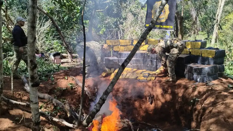 Opera&ccedil;&atilde;o na fronteira destr&oacute;i 7 toneladas de maconha em reserva
