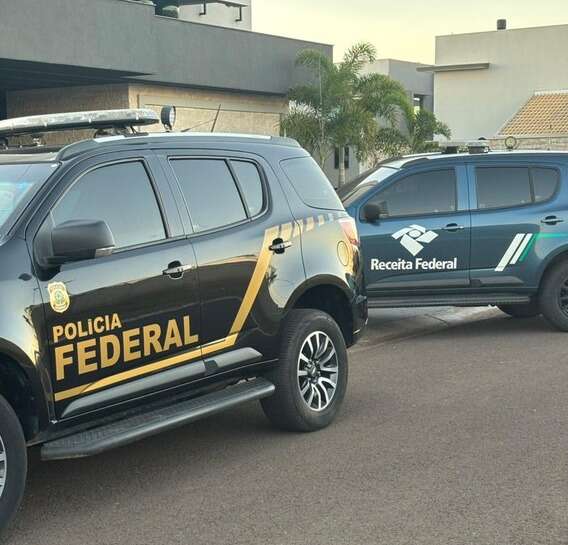 Casa em condomínio de luxo onde equipes fizeram buscas.