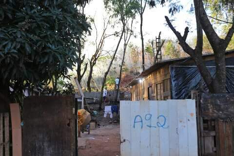 Inc&ecirc;ndio volta a atingir &aacute;rea atr&aacute;s da Comunidade Esperan&ccedil;a