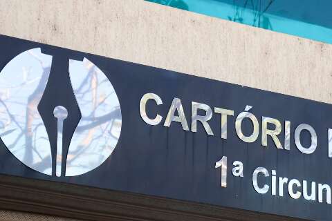 Enquanto um cart&oacute;rio j&aacute; arrecadou R$ 23 milh&otilde;es no ano, taxas pesam no bolso 