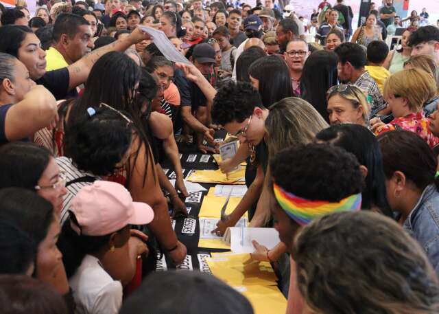 Multid&atilde;o busca certificado, mas ignora mais de 1.000 vagas em evento de emprego