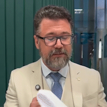 Corregedoria notifica Pollon, que recua da justificativa ligada ao autismo