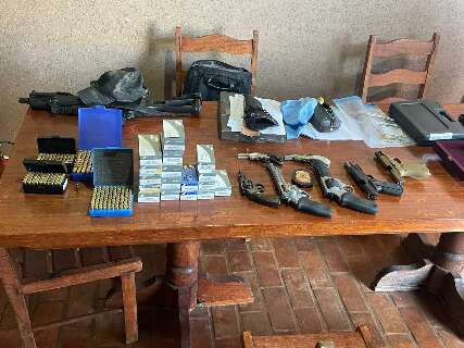 Armas e muni&ccedil;&otilde;es s&atilde;o apreendidas na casa de dono de oficina alvo da PF