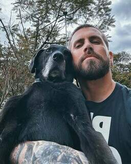 Afeto entre campo-grandense e c&atilde;o parapl&eacute;gico comove a internet