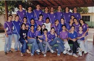Ap&oacute;s 23 anos, alunos do &ldquo;terceir&atilde;o&rdquo; se reencontram com festa anos 80