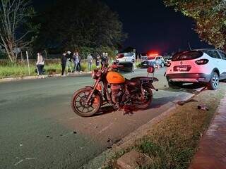 Carro capota ao colidir com dois ve&iacute;culos na Avenida Tr&ecirc;s Barras