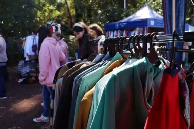 Tribunal de Justi&ccedil;a realiza bazar com roupas da Receita Federal por R$ 30