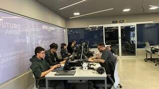 Estudantes criam jogo de realidade virtual que estimula o combate &agrave; dengue