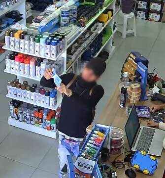 Jovem de 19 anos fabricava notas falsas em casa e distribuía em comércios