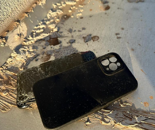 L&iacute;der de quadrilha correu para o banheiro e cortou a m&atilde;o ao quebrar celular 