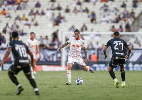 Cear&aacute; vence Bragantino com gola&ccedil;o de Aylon e amplia crise do Massa Bruta