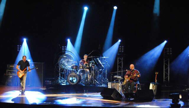 Hoje tem Paralamas do Sucesso, Bon Odori e Abandonadus Motoclube 