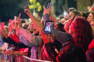 Ap&oacute;s 13 anos, Noite da Seresta enche Pra&ccedil;a do R&aacute;dio de m&uacute;sica e mem&oacute;ria