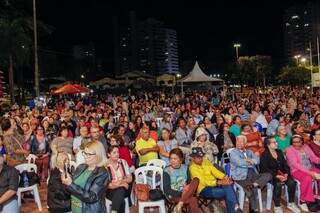 Ap&oacute;s 13 anos, Noite da Seresta enche Pra&ccedil;a do R&aacute;dio de m&uacute;sica e mem&oacute;ria