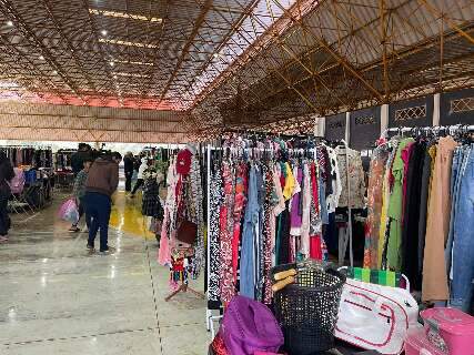 Hoje tem feira de brech&oacute; no Parque Tarsila do Amaral com 10 mil itens