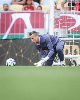 Revelado em torneio de MS, goleiro F&aacute;bio iguala recorde mundial de jogos 