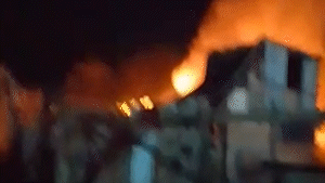 Inc&ecirc;ndio destr&oacute;i barraco e deixa moradores feridos na favela Cidade dos Anjos