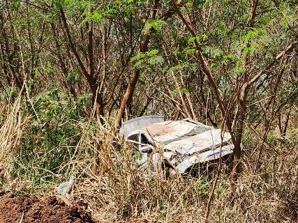 Persegui&ccedil;&atilde;o a carro roubado termina em capotagem e tentativa de fuga a p&eacute;