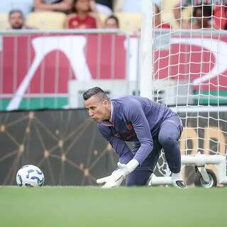 Revelado em torneio de MS, goleiro F&aacute;bio iguala recorde mundial de jogos 