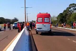 Motociclista perde o controle e morre ap&oacute;s colis&atilde;o com poste na MS-156