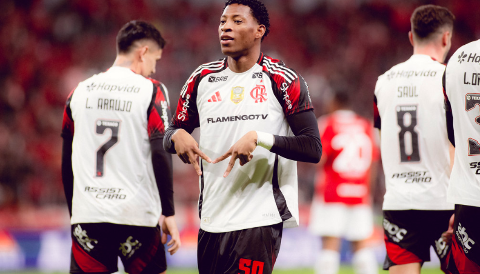 Flamengo vence Inter no Beira-Rio e mant&eacute;m a lideran&ccedil;a do Brasileir&atilde;o