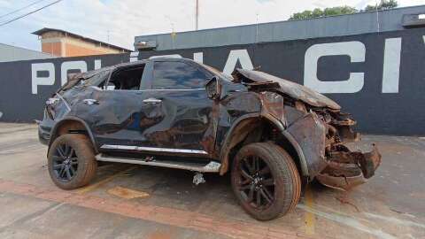 Jovem quebra a perna ao bater carro com 2 t de maconha e ainda tenta fugir a p&eacute;