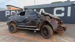 Jovem quebra a perna ao bater carro com 2 t de maconha e ainda tenta fugir a p&eacute;