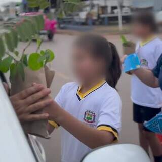 Em meio ao debate nacional, MP pede que munic&iacute;pio pare de expor fotos de alunos