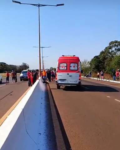 Motociclista perde o controle e morre ap&oacute;s colis&atilde;o com poste na MS-156