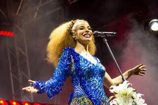 Vanessa da Mata fez show com aula de m&uacute;sica, ao vivo e sem truques
