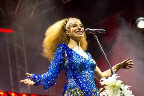 Vanessa da Mata fez show com aula de m&uacute;sica e um ao vivo sem truques