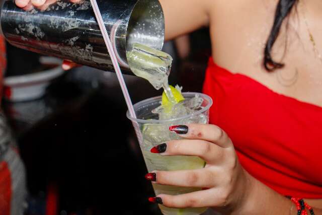 Consumo abusivo de &aacute;lcool atinge 22% dos adultos na Capital