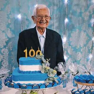 Sim&atilde;o chegou aos 100 anos curtindo chamam&eacute; at&eacute; na fisioterapia