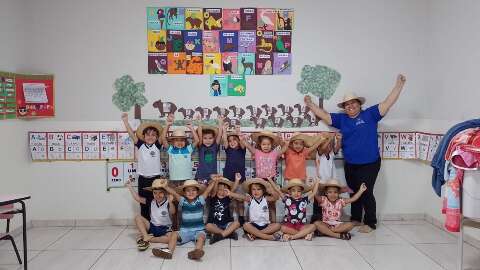 Crian&ccedil;as de escola p&uacute;blica aprendem a ler com alfabeto pantaneiro