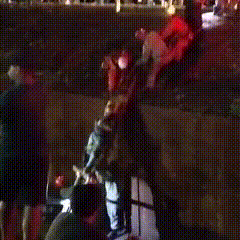 Motociclista cai em c&oacute;rrego ap&oacute;s colidir com carro na Vila Albuquerque