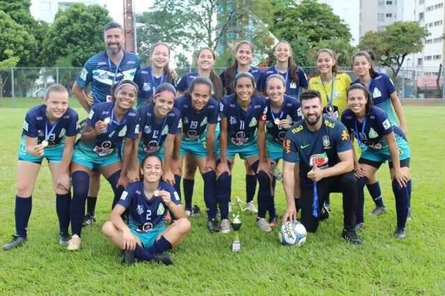 Competi&ccedil;&atilde;o amadora abre espa&ccedil;o para mulheres no futebol campo-grandense