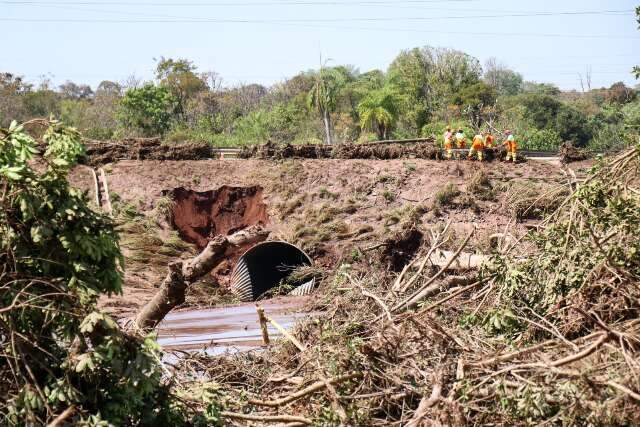 Fam&iacute;lia afetada por rompimento de barragem pede R$ 2 milh&otilde;es de indeniza&ccedil;&atilde;o