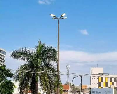 Encontrou l&acirc;mpadas de poste acesas durante o dia? Saiba como pedir corre&ccedil;&atilde;o