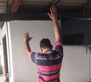 Motoentregador que perdeu mobilidade do bra&ccedil;o ao cair em buraco ser&aacute; indenizado
