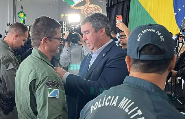 Riedel defende integra&ccedil;&atilde;o contra crime organizado ao receber medalha em Dourados