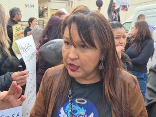 Protetoras protestam contra suspens&atilde;o de castra&ccedil;&otilde;es de animais resgatados