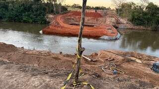 Constru&ccedil;&atilde;o de ponte sufoca o Rio Aquidauana com terra e sedimentos