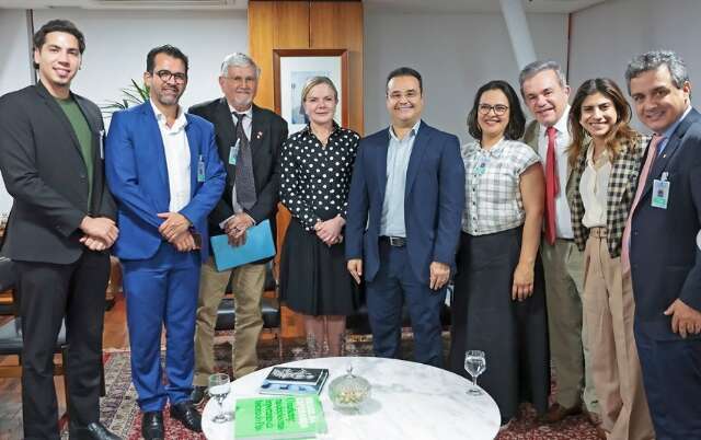 F&aacute;bio Trad oficializa filia&ccedil;&atilde;o ao PT ao lado de parlamentares em Bras&iacute;lia