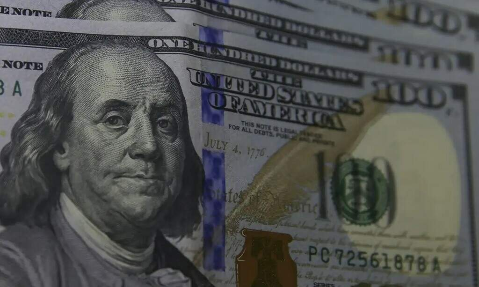 D&oacute;lar sobe a R$ 5,48 e Ibovespa registra leve alta com mercado atento