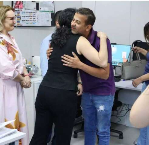 Pai que perdeu esposa e 3 filhos em acidente recupera for&ccedil;as em grupo de apoio