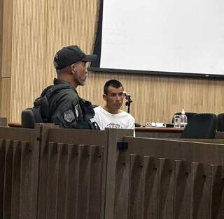 Homem &eacute; condenado a 37 anos por matar esposa na frente dos filhos