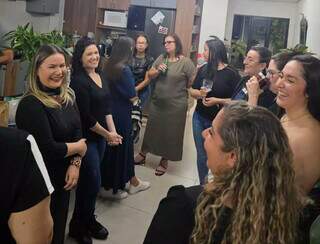 Ex-colegas de banco mant&ecirc;m v&iacute;nculo raro e se encontram ap&oacute;s 25 anos