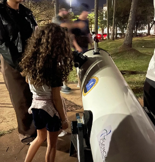 Evento de astronomia na UFMS atrai 800 pessoas para observa&ccedil;&atilde;o do c&eacute;u
