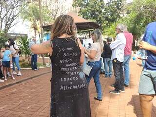 Livros, poesia e m&uacute;sica transformam a Pra&ccedil;a Ary Coelho em palco cultural